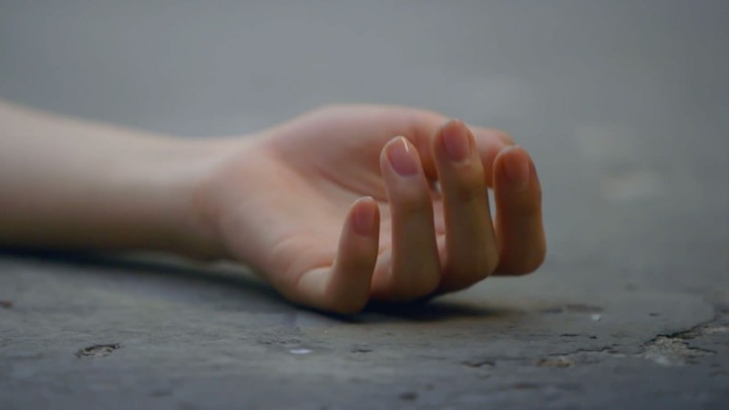 "Артында 7 баласы қалды": Маңғыстау облысында күйеуі әйеліне пышақ жарақатын салып, кісі өліміне күдікті атанды