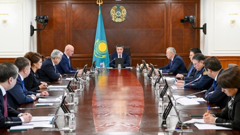 Олжас Бектенов жаңа Конституция жобасын түсіндіру бойынша кеңес өткізді