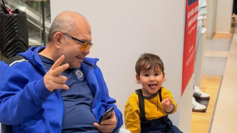 "Сен аман бол, немерем": Уәлибек Әбдірайымов немересін алғаш рет көрсетті (ФОТО)