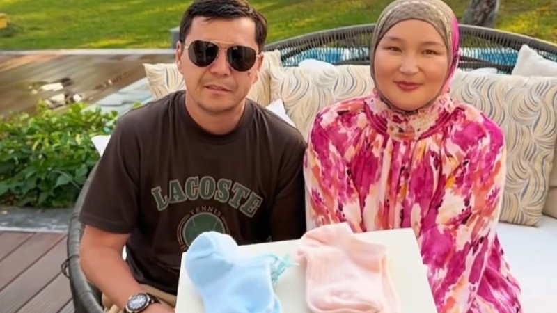 “Тақсыр ұрысты”: Абай Бегей мен оның жұбайы төртінші балаларына гендер пати жасады (ВИДЕО)