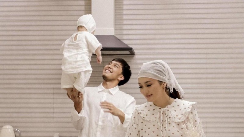 "Ұйықтатпағанының арқасында екі жылда 2 бала": Ерке Есмаханның әзілдеймін деп елдің сынына қалды