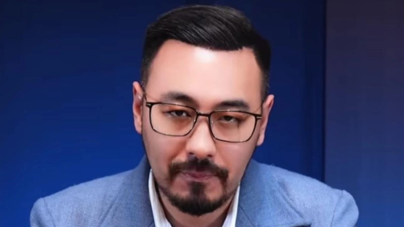 "Келесі аптада бәрін айтамын": Руслан Өтепбай Атырауда жоғалған отбасы ісін зерттеді