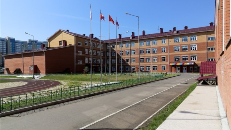 Ресей мектебінің бірінде оқушы сыныптастарына шабуыл жасап, өртеп жіберуге тырысқан