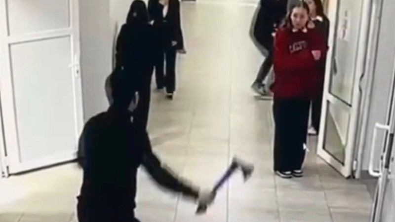 Атырауда қатарластарын балтамен қуалаған оқушыға қатысты қылмыстық іс қозғалды