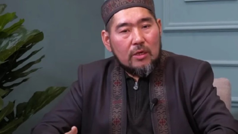 Келінім мен қарт анам бар: Балғынбек Имашев 7 баласымен қаңғып далада қалды