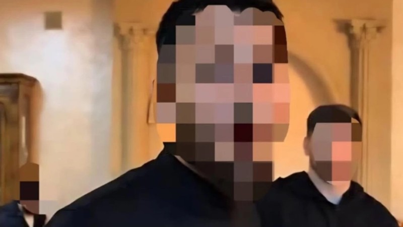 Алматыда екі шетелдік қазақ қыздарға қатысты балағат сөз айтқаны үшін қамалды