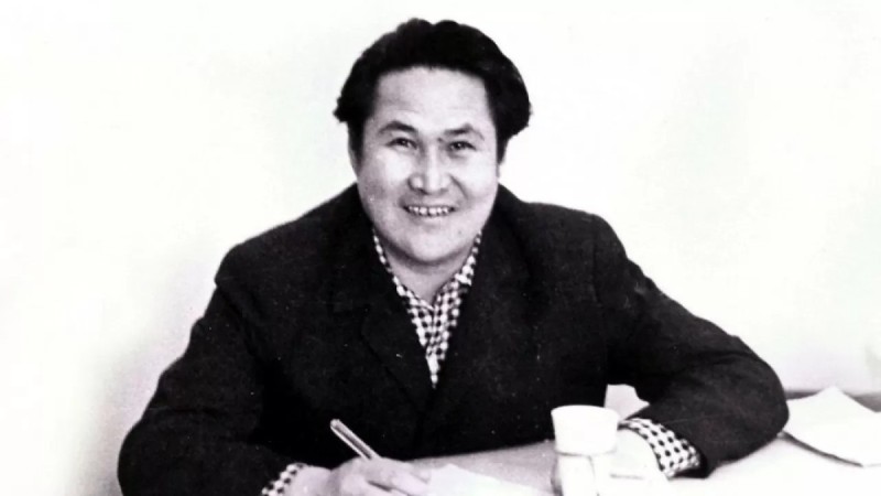 Бүгін — ақиық ақын Мұқағали Мақатаевтың туған күні