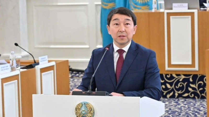 Конституция жобасындағы тіл нормасы түзетілді: 9-бапта «тең» сөзі «қатар» болып өзгерді