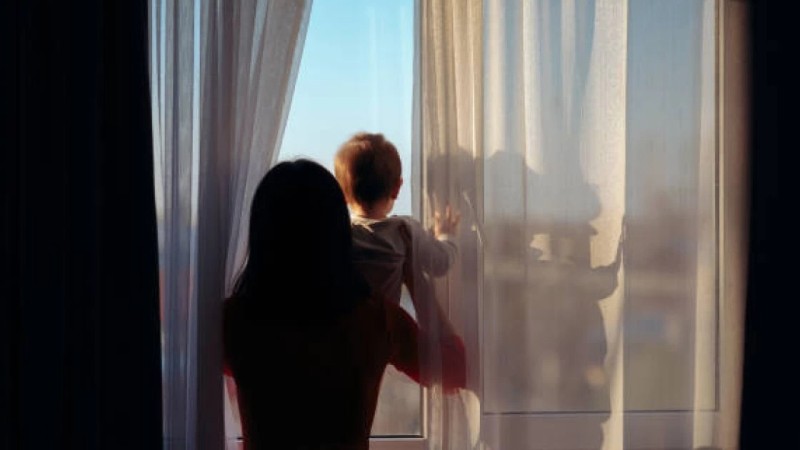 Таразда 5 жастағы қызы мен 3 жастағы ұлын анасы терезеден лақтырып жіберген