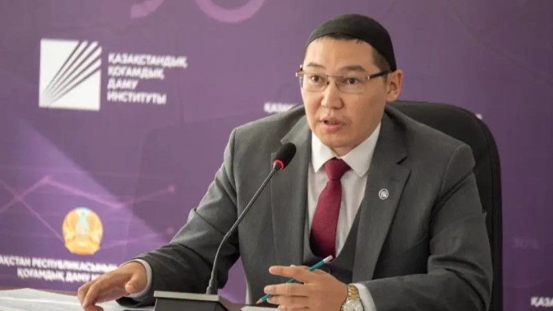 "Суперпрезиденттік модель артта қалса да, Үкімет жалтақтап жұмыс істеуден арыла алмай келеді" – Риззат Тасым