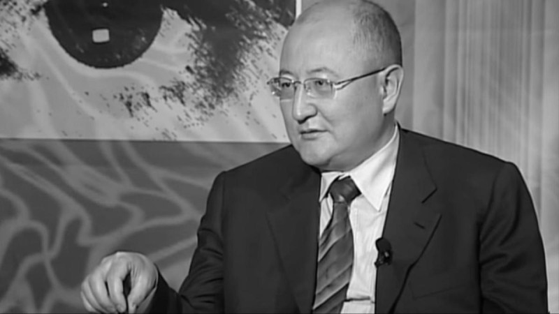 Болат Әбілев Алтынбек Сәрсенбаевтың қазасына 20 жыл толуына қатысты пікір білдірді