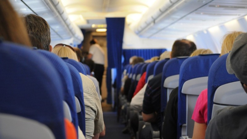 "Жолаушылар Құран оқыды": әуеге көтерілген ұшақтан ақау шығып, теңіз жағалауындағы суға қонды (Фото)