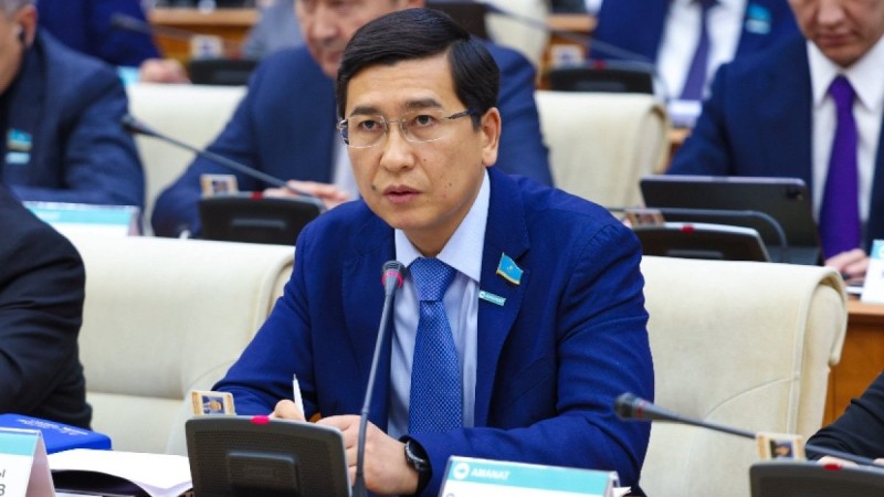 “Рилс түсір демейді, түн ортасы мазаламайды”: Асхат Аймағамбетов мұғалімдерден сүйінші сұрады