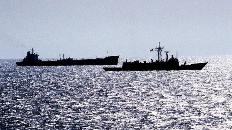 Ормуз бұғазы жабылды: мұнай нарығын не күтіп тұр