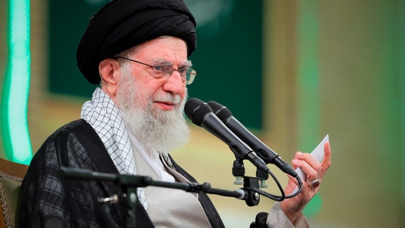 Иранда жоғарғы көшбасшы Әли Хаменеиді жерлеу рәсімі кейінге қалдырылды