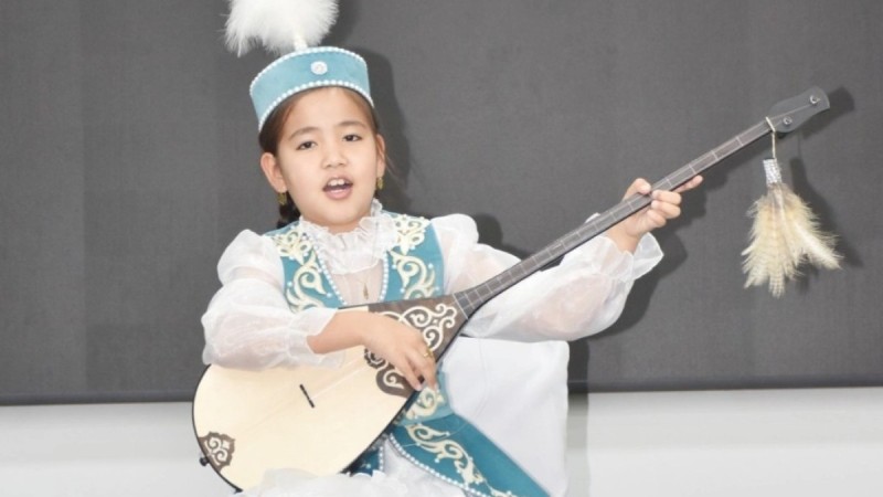 Тоғыз жастағы қызылордалық жыршы 30 шақты термені жатқа біледі