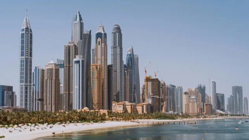 Дубайда дрон қалдықтары көлікке құлады: бір адам қаза тапты