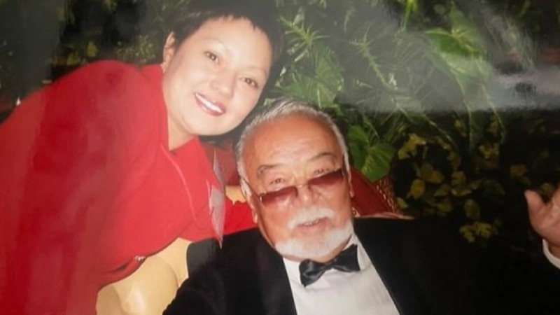 «Жаныңыз жәннәта болсын»: Асанәлі Әшімовтің немересі анасын еске алды