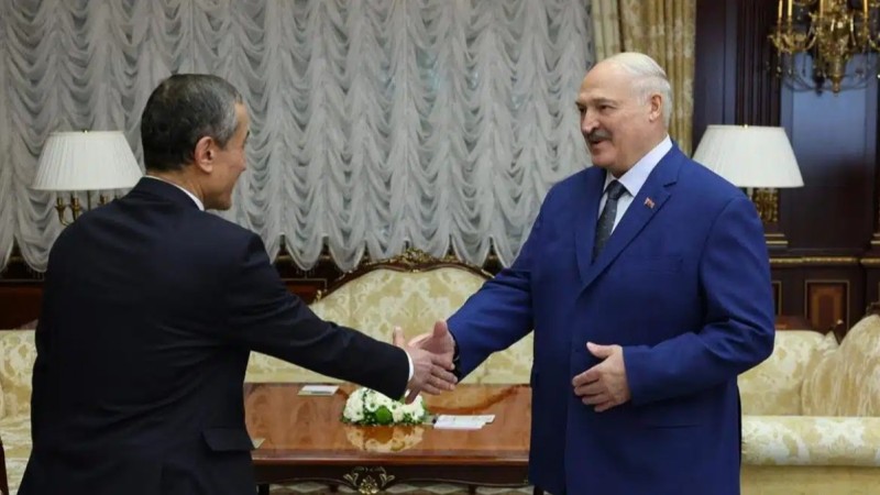 Лукашенко туу көрсеткішінің төмендеуіне алаңдап, өзбектерді шақырды