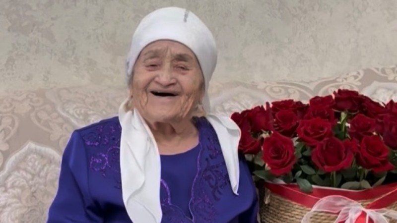 Мақпал Жүнісованың анасымен ұқсастығы желіні шулатты (ВИДЕО)