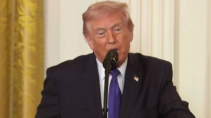 Трамптың мойнына не болды? Ақ үй дәрігері шұғыл түсініктеме берді