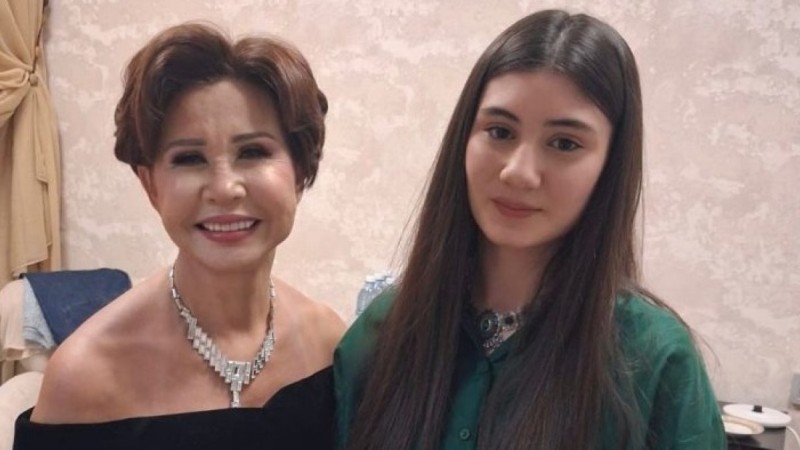 Роза Рымбаева 14 жасар жанкүйерінің арманын орындады