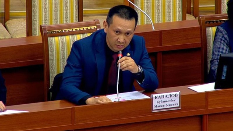 Бішкекте жоғары лауазымды шенеунік көлікте өлі күйінде табылды