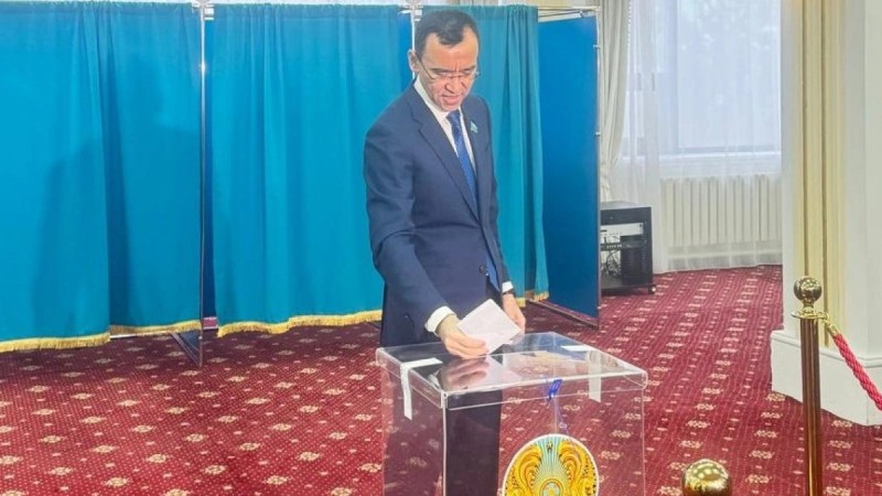Сенат төрағасы Мәулен Әшімбаев референдумда дауыс берді