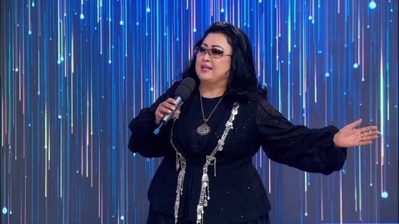 Мақпал Жүнісова әуежайда домбырасы үшін тағы да ақша төледі