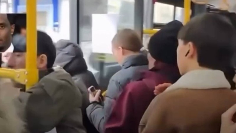 Өскеменде автобуста ер адам кішкентай қыздарға тиіскен (ВИДЕО)