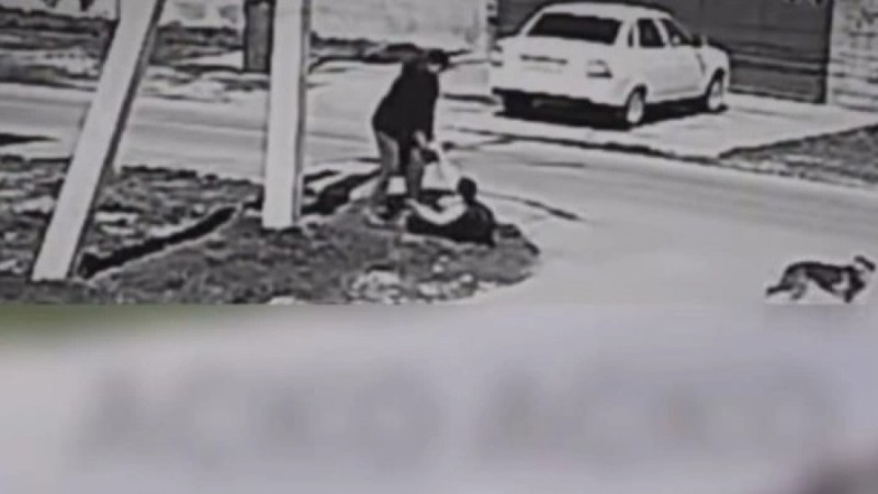 Шымкентте көшеде жасөспірім 5-сынып оқушысын соққыға жыққан