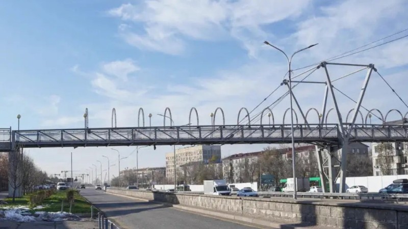 Алматыдағы әл-Фараби даңғылында ер адам көпірден құлап, қаза тапты