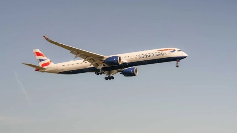 Ұшақтағы сұмдық оқиға: жолаушылар 13 сағат мәйітпен бірге ұшты