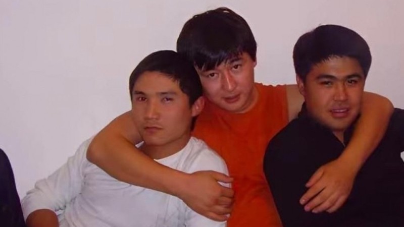 “Досым, кешір бізді”: Бағлан Әбдірайымов марқұм Нәби Аймұратовтан кешірім сұрады