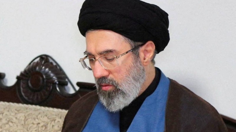 "Екі аяғынан айрылған және комада жатыр": Иранның жаңа көшбасшысы қазір қайда?