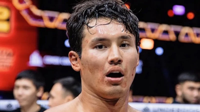 “Бес жасында 25 келілік ұн таситын”: Еркебұлан Тоқтардың анасы желі қолданушыларын жылатты