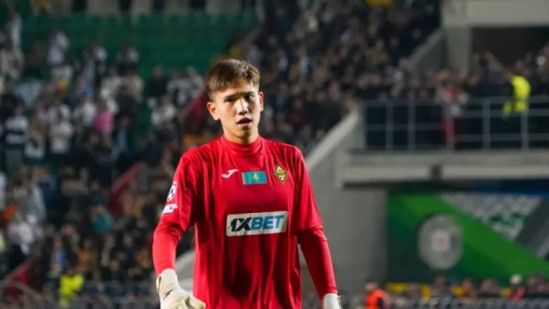 Украинаға қарсы футбол ойынында Шерхан Қалмұрза алаңнан қуылды