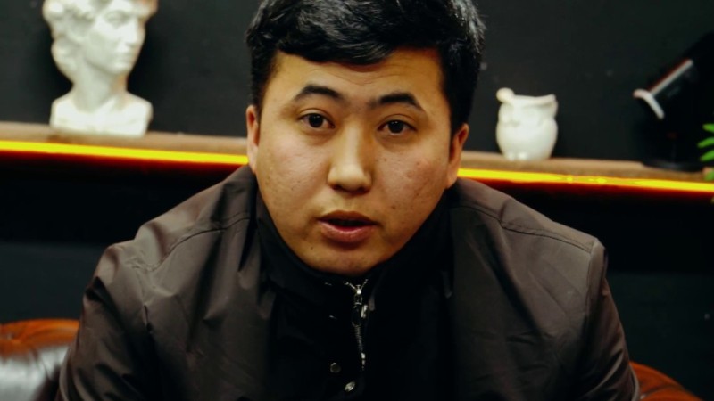 Жаңа адамдар 13 жасар қызбен кинорумда кездеспек болған педофилді ұстап алды (ВИДЕО)