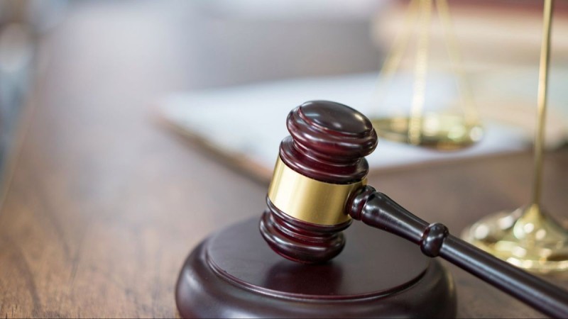 Оқушы қыз анасы мен бауыры қайтыс болған соң әкесін сотқа беріп, жеңіп шықты