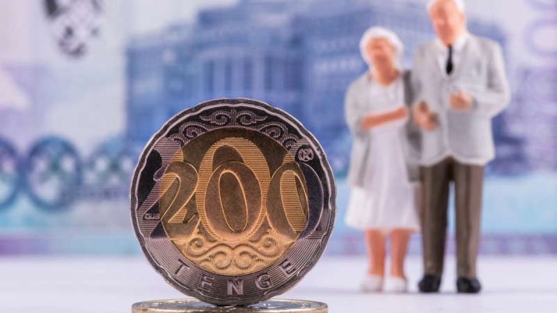 “Өмір сүруге айына 200-250 мың теңге жетеді”: Сенаторлар зейнетақы туралы пікір білдірді