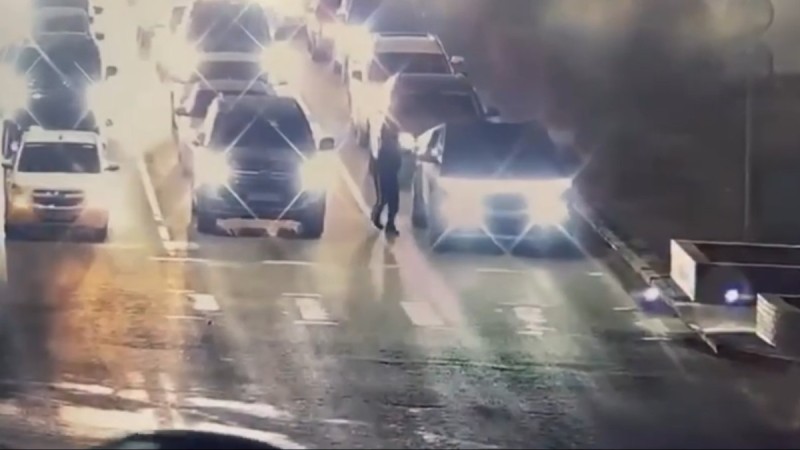 Астанада Tesla көлігіне мініп қашпақ болған 14 жастағы жасөспірімді полиция ұстады