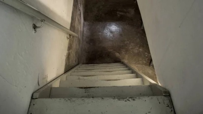 Ауыр дерті бар баланы ата-анасы жылдар бойы жертөледе ұстаған