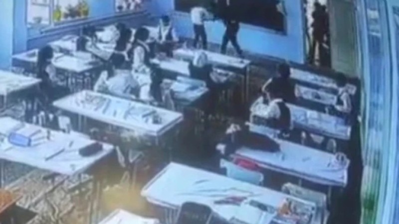 Бішкекте 69 жастағы мұғалім мен оқушы арасында жанжал болды