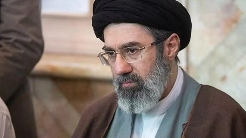 Иранның жоғары көсемі Моджтаба Хаменеи ес-түссіз күйде —  БАҚ