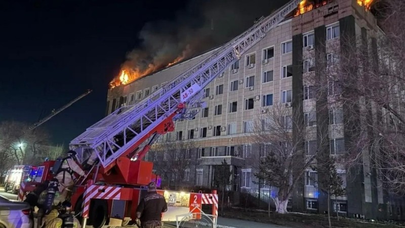 Ақтөбеде облыс әкімдігінің ғимараты жалынға оранды