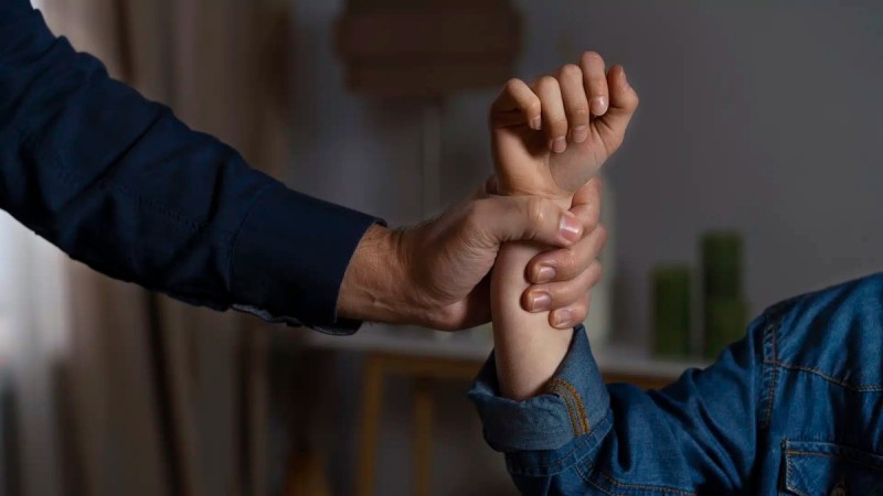 Қырғызстанда жасөспірімдерді саудалаған қазақ азаматы 12 жылға сотталды