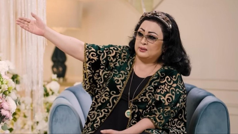 Әнші Мақпал Жүнісова ұшақтың ішінде күтпеген жағдайға тап болды