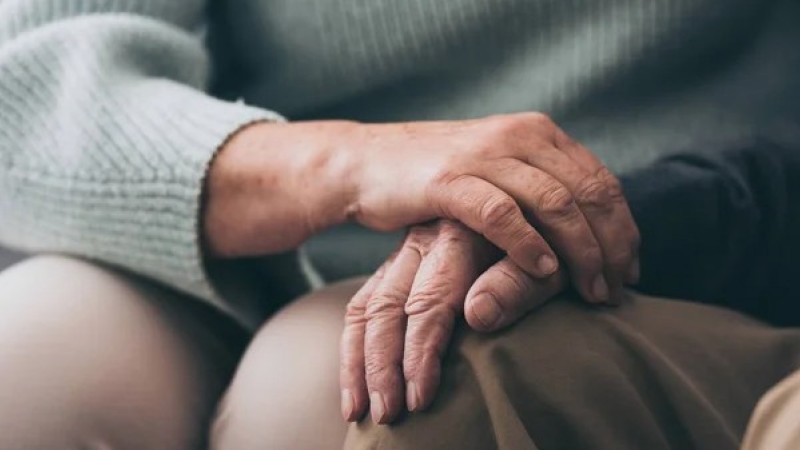 Бөлек жүруді қаламайтын еді: 70 жыл отауласқан ерлі-зайыпты бір күнде дүниеден өтті