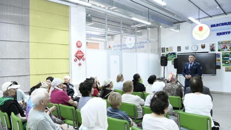 «Қауіпсіз есепшот» ертегісі: Полиция зейнеткерлермен жүздесті