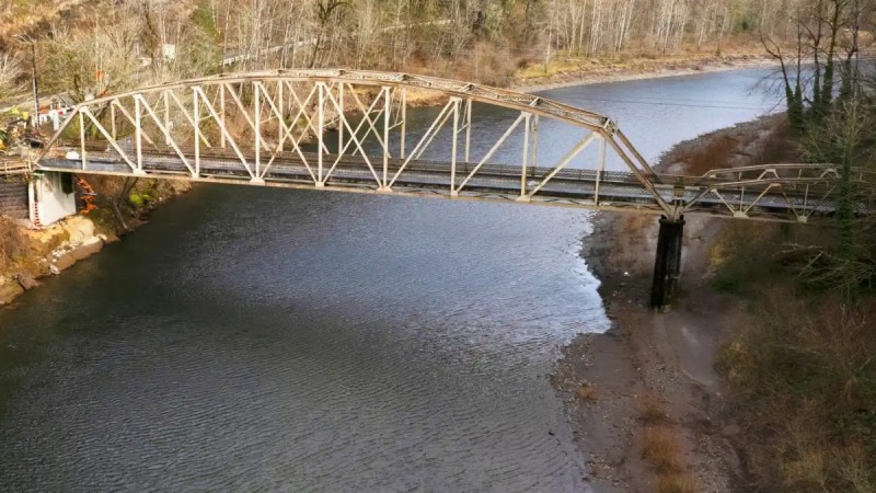 Жасөспірім серуен кезінде 15 метр биіктіктен құлап, ауыр жарақаттар алған